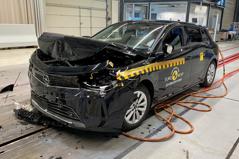 Opel Astra и Peugeot 308 в краш-тестах Euro NCAP не дотянули до высшей оценки