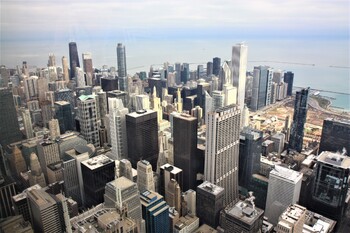 Пассажир самолёта выпрыгнул на крыло на ходу