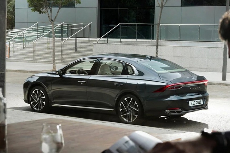 Шпионы вновь застукали следующий Hyundai Grandeur: смелый облик и необычный салон