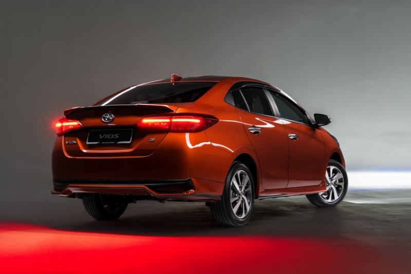 Toyota готовит к премьере новый бюджетный седан: первые фото