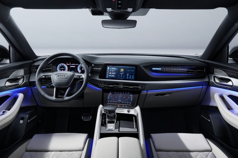 Трёхрядный кроссовер Audi Q6, брат Терамонта: официальные фото салона