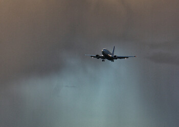 В Сочи из-за непогоды не смогли приземлиться 10 самолётов