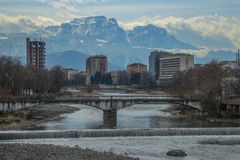 Аэропорт Владикавказа приостановил работу из-за непогоды