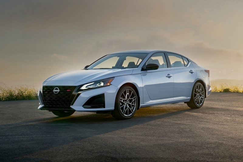 Американская Nissan Altima отдалилась от китайской после рестайлинга