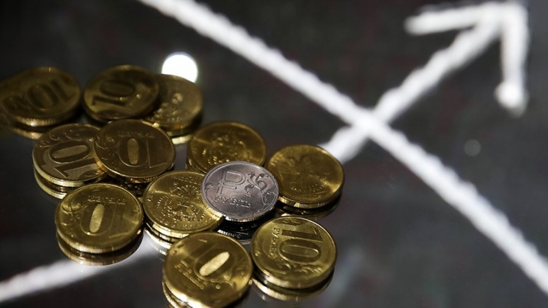 Финансисты спрогнозировали укрепление рубля в июле до 48 за доллар