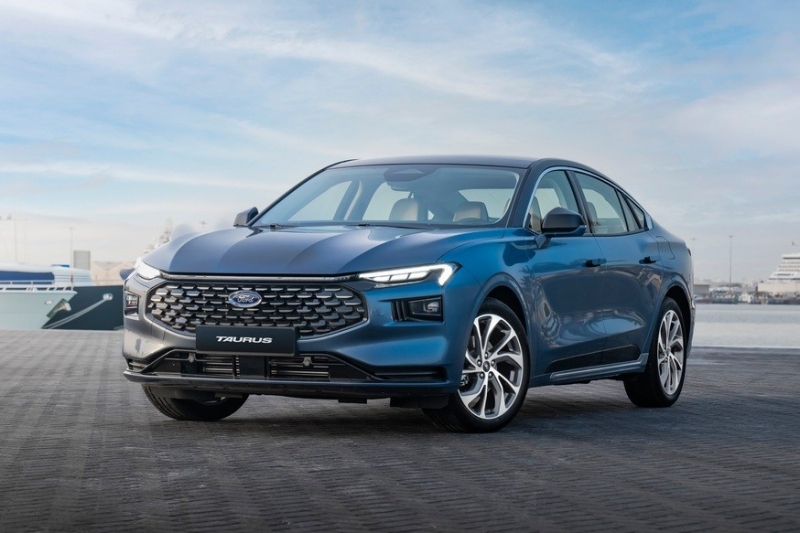 Новый седан Ford Taurus оказался беднее и слабее исходного Mondeo