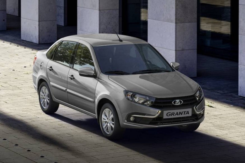 Российский автопром: АВТОВАЗ возобновит производство, УАЗ и КАМАЗ – под санкциями