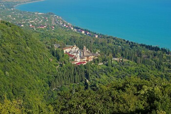 В абхазском Новом Афоне столкнулись два поезда
