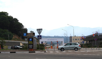 В Сочи в ДТП попал туристический автобус