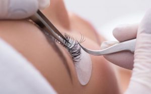 Наращивание ресниц: без каких инструментов это невозможно