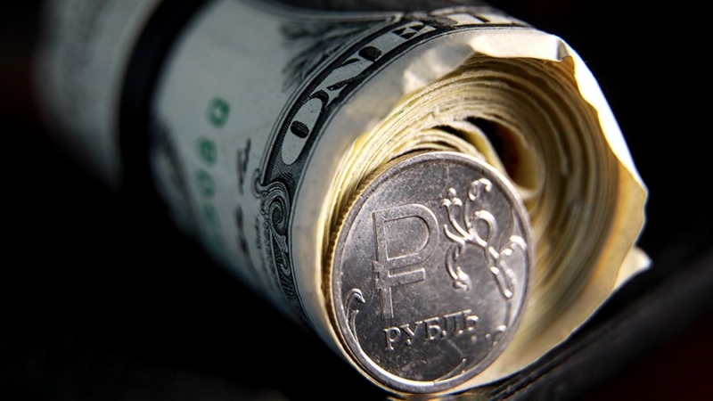 Аналитик спрогнозировал доллар по 59 рублей в ближайшие дни