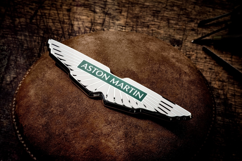 Aston Martin представил новый логотип и готовится осваивать миллионы инвестиций