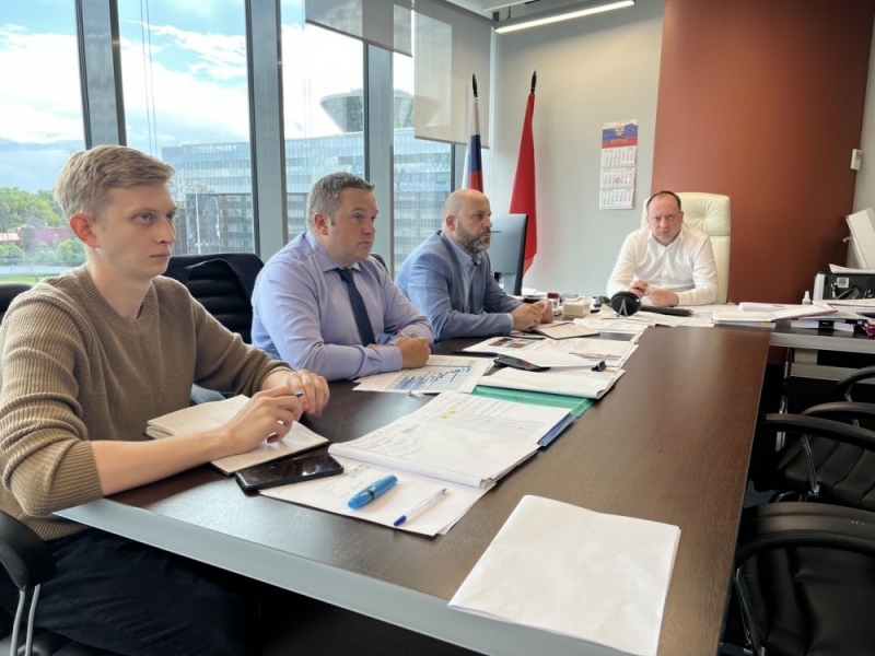 Ход строительства объектов спорта и культуры обсудили в Минстрое Подмосковья