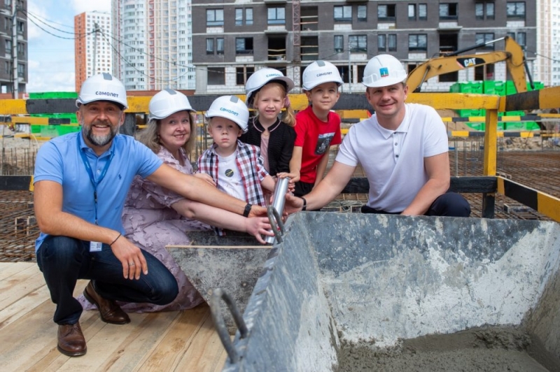 Капсулу времени заложили в фундамент нового детского сада в ЖК «Большое Путилково»