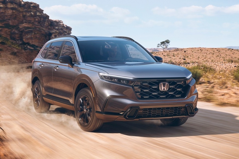 Кроссовер Honda CR-V в новом поколении стал крупнее и получил два варианта дизайна