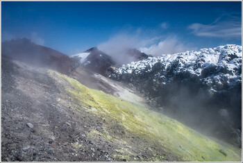 На Камчатке турист на мотоцикле сорвался с обрыва