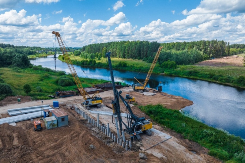 На платной трассе М-11 «Нева» продолжается реконструкция: началось строительство мостов