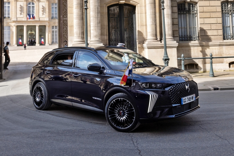 Обновлённый DS 7 для Эмманюэля Макрона: не самый мощный, зато самый длинный