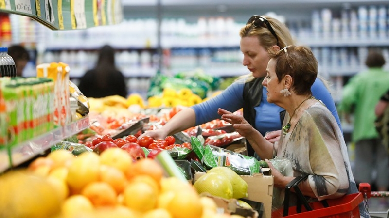 Путин заявил о важности обеспечения рынка РФ всеми базовыми продуктами питания