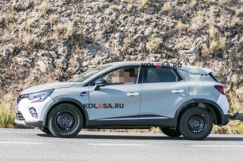 Renault тестирует новую версию Каптюра: кроссовер проехался на камеру
