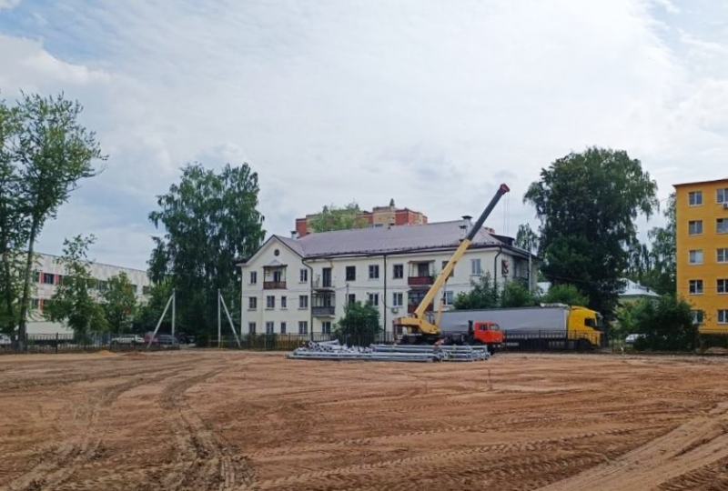 Строители приступили к устройству стадиона на территории новой школы на улице Шмидта в Щелкове