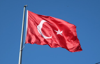 Турция не планирует вводить ограничения из-за роста заболеваемости COVID-19