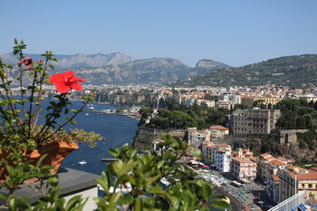 В Сорренто запретили ходить по улицам в купальной одежде