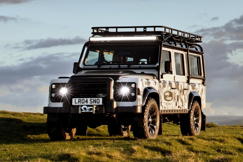 Живее всех живых: снятый с производства рамный Land Rover Defender опять в продаже