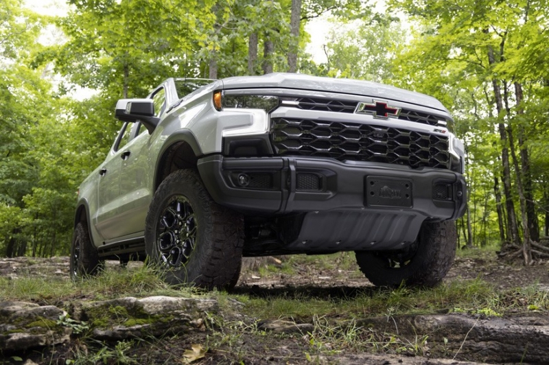 Chevrolet Silverado ZR2 Bizon получил форсированный турбодизель и новые внедорожные шины