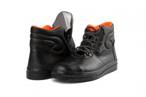 Спецобувь: сферы применения. Параметры выбора