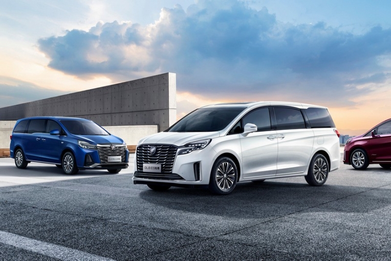 Прежние минивэны Buick GL8 прихорошились перед встречей с моделью нового поколения