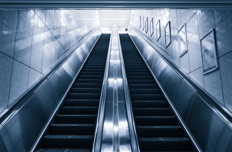 Проведены грузовые испытания самого длинного в московском метро эскалатора