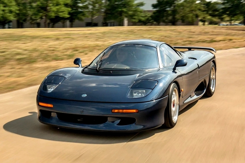 Уникальный, «лабораторный» суперкар Jaguar XJR-15 из лихих 90-х продадут на аукционе