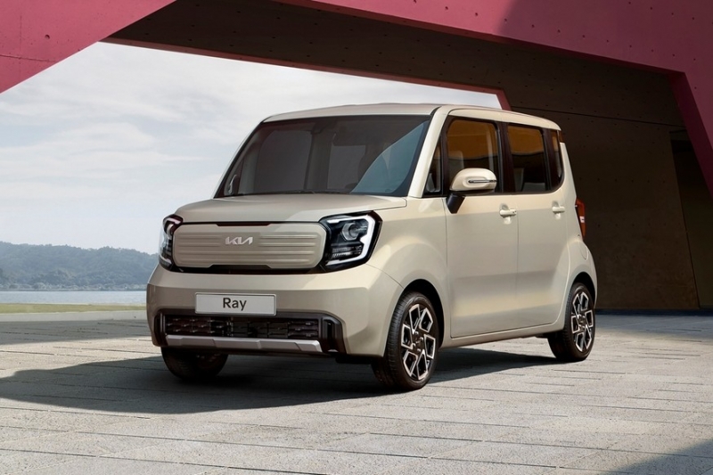 Вэн Kia Ray за 625 000 рублей похорошел, но сохранил скучный салон