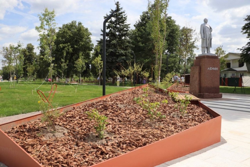 Завершилось благоустройство сквера им. Ленина в Серебряных Прудах
