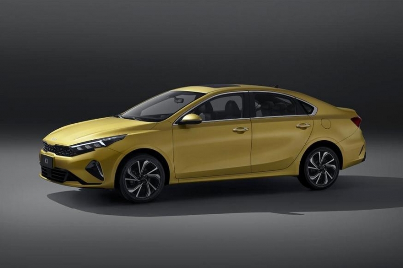 Альтернативный Kia Cerato, который теперь похож на седан K5: официальные фото