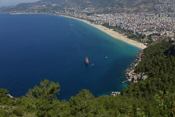 Анталия с начала года приняла более 10 млн иностранных туристов