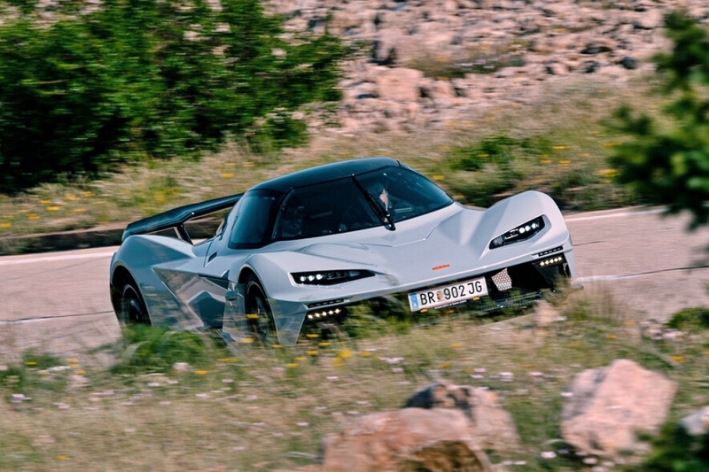 Дорожный KTM X-Bow GT-XR: лёгкий суперкар на каждый день с большим бензобаком