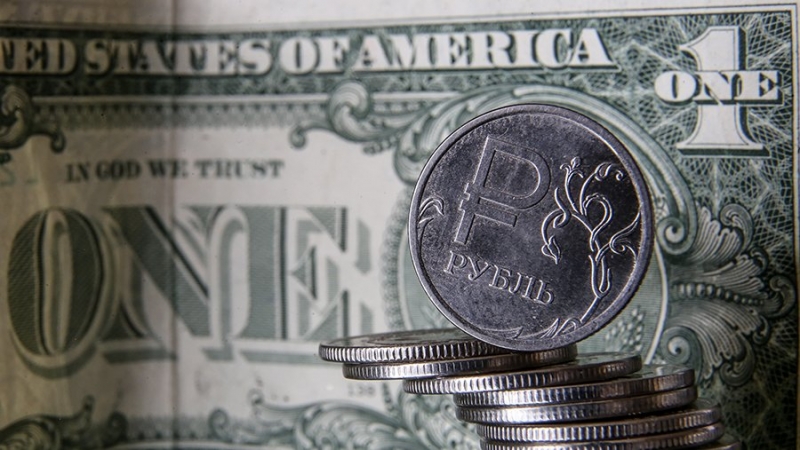 Экономист предсказал рост доллара до 100 рублей