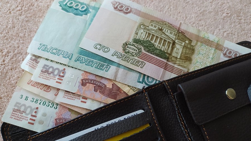 Экономист заявил о повышении зарплат миллионам бюджетников в октябре