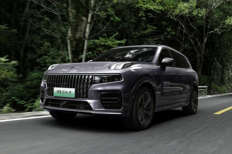 Флагманский кроссовер Geely и Volvo стал мощнее в новой топ-версии