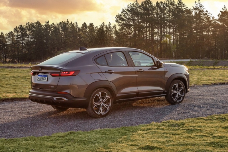 Купеобразный кроссовер Fiat Fastback полностью рассекречен: дизайн «под BMW» и турбомоторы