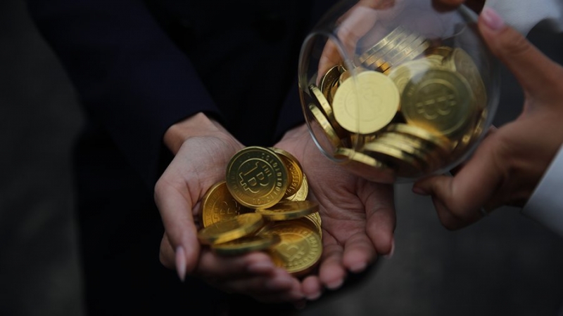 Мишустин поручил согласовать позицию по цифровым валютам и майнингу