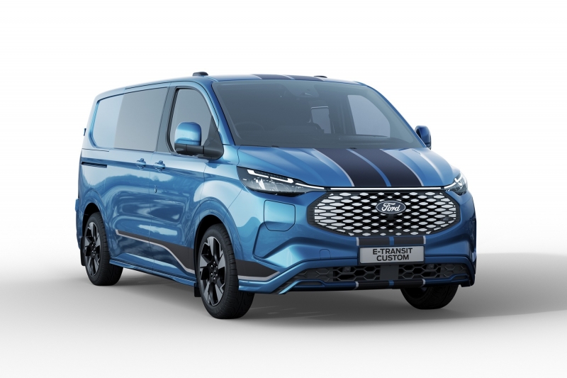 Подробности о Ford E-Transit Custom: руль-стол, подушка в потолке и езда в одну педаль