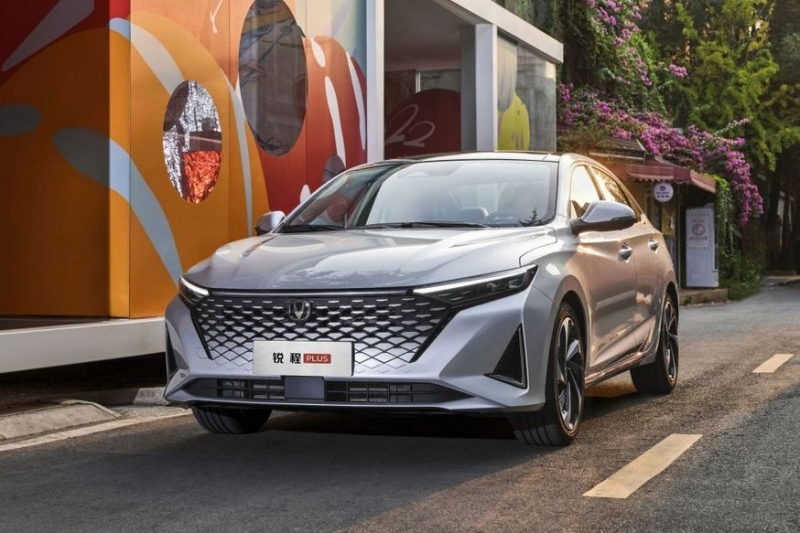 Седан Changan Raeton СС преобразился, сменил приставку и стал богаче