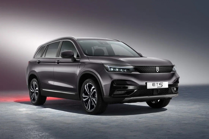 В Россию пришёл китайский бренд Skywell: анонсированы кроссовер и фургон, есть цены