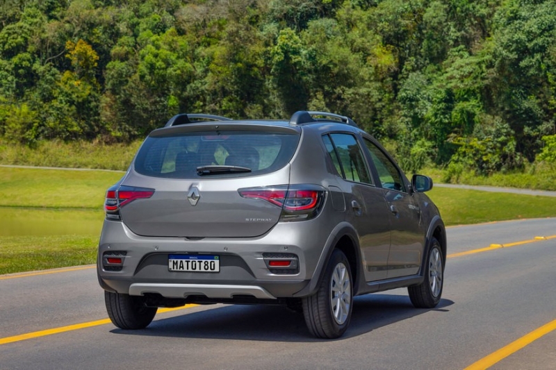 Другой Renault Sandero Stepway получил новый мотор и вытеснил из гаммы обычный хэтч