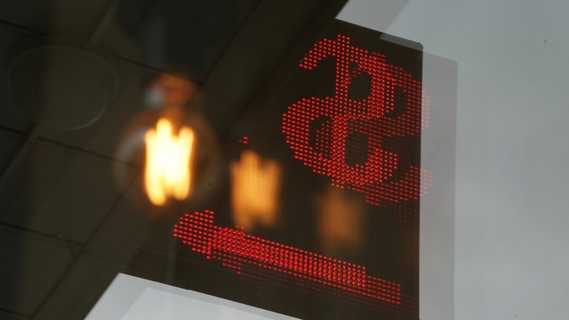 Экономист предрек рост доллара выше 70 рублей