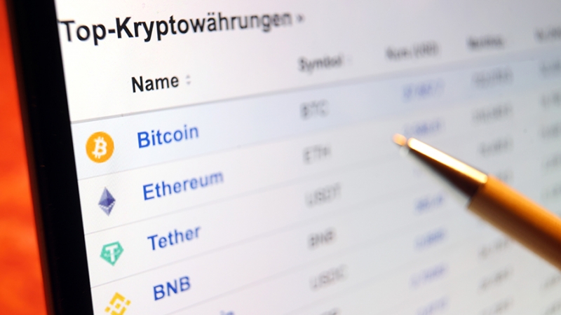 Эксперт назвал главные риски для рынка криптовалюты в октябре