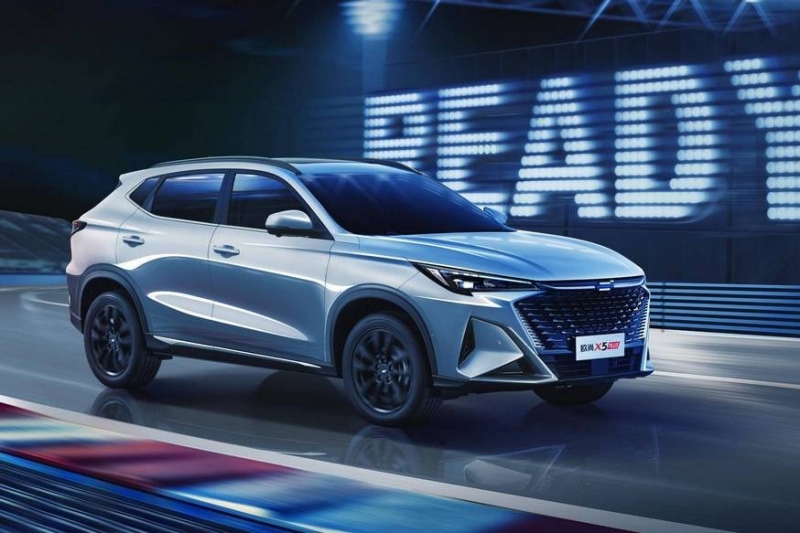 «Престижную» линейку Changan скоро пополнит ещё один кроссовер с необычным салоном